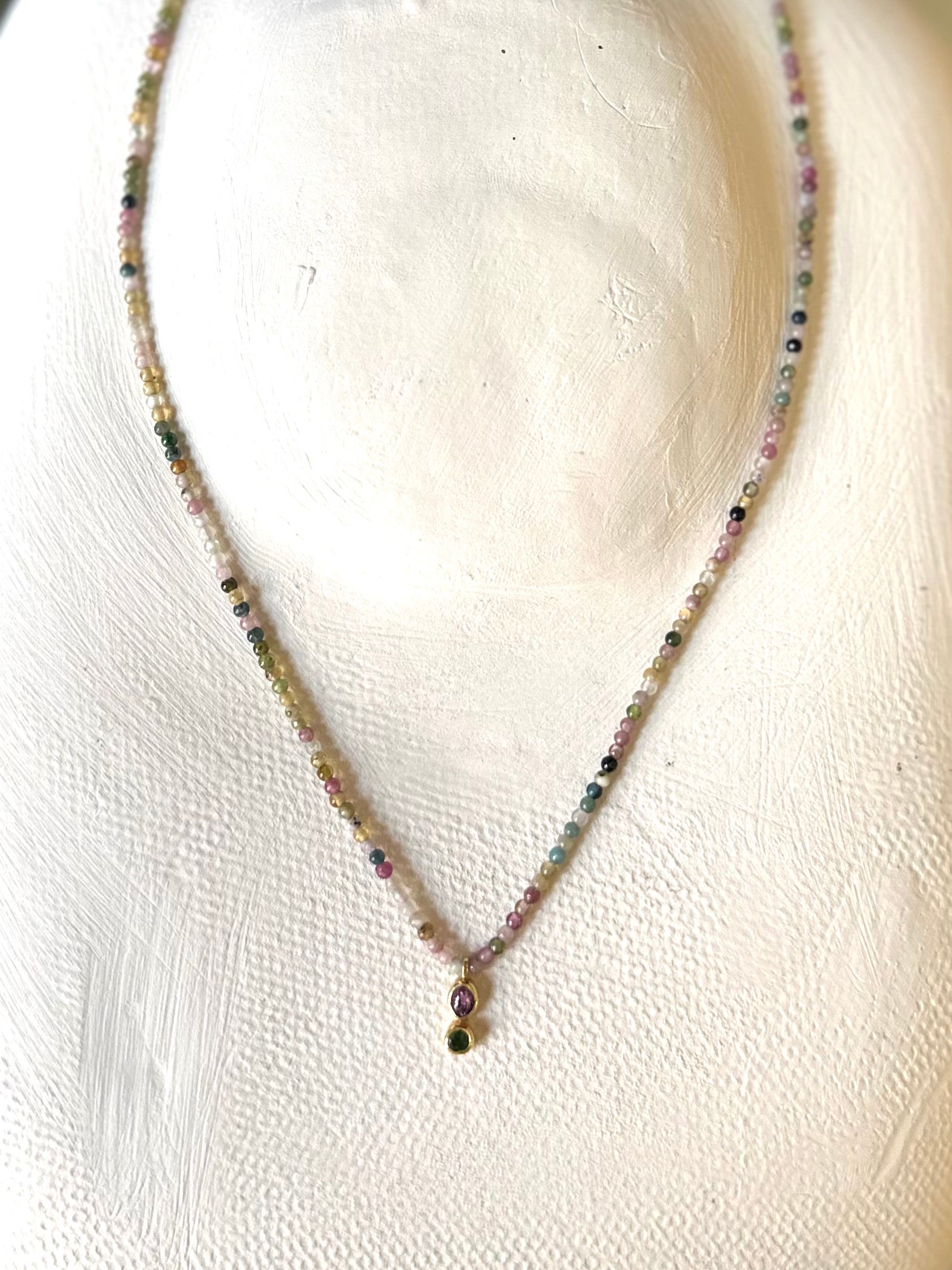 Collares de piedras naturales