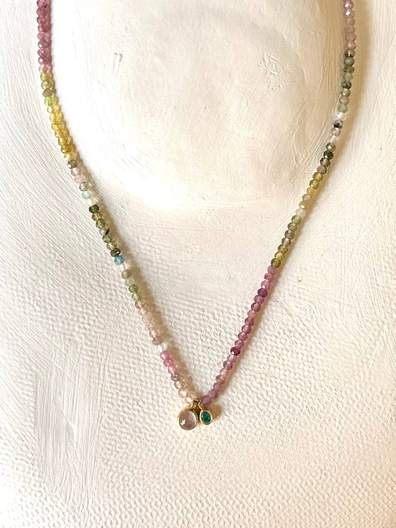 Collares de piedras naturales