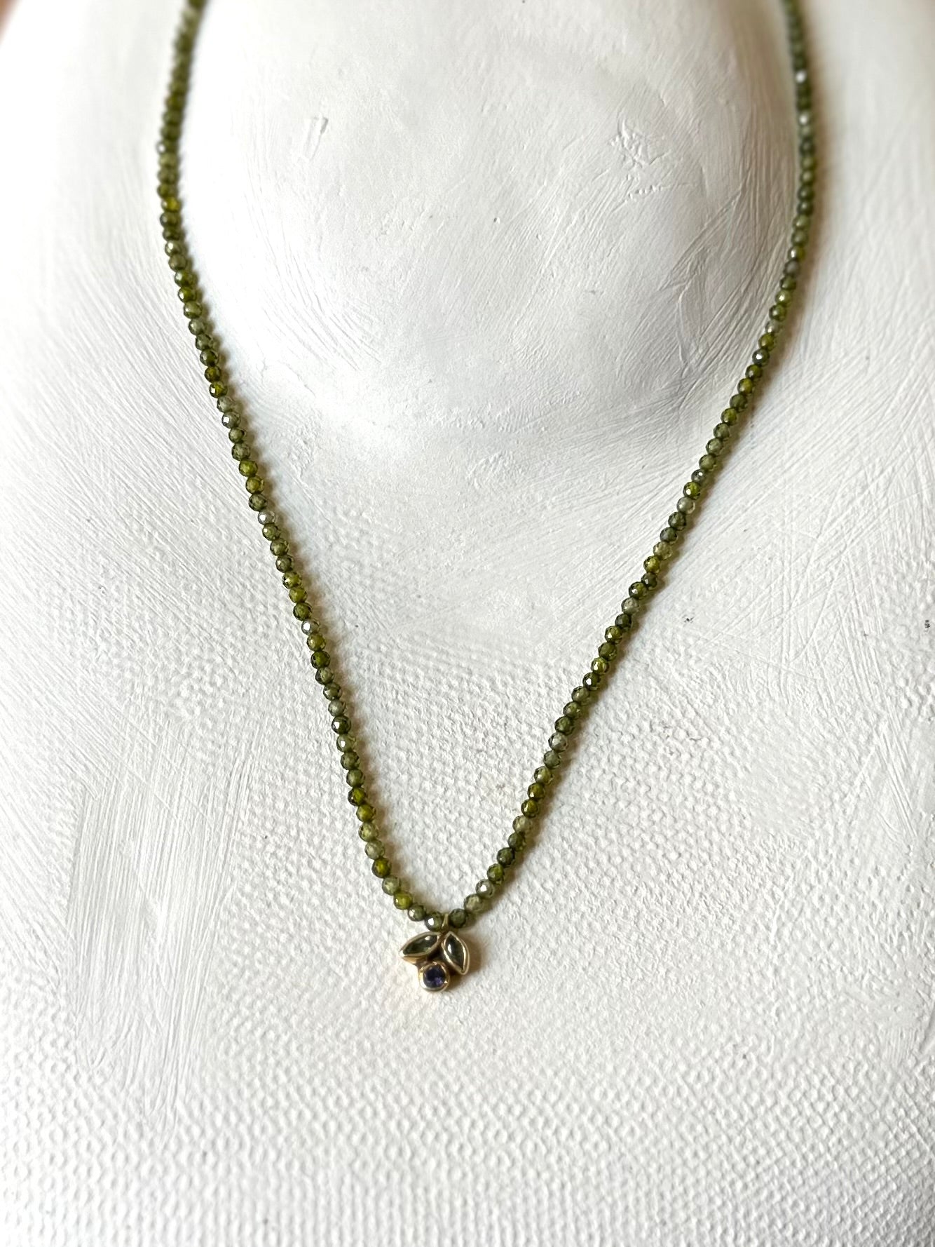 Collares de piedras naturales