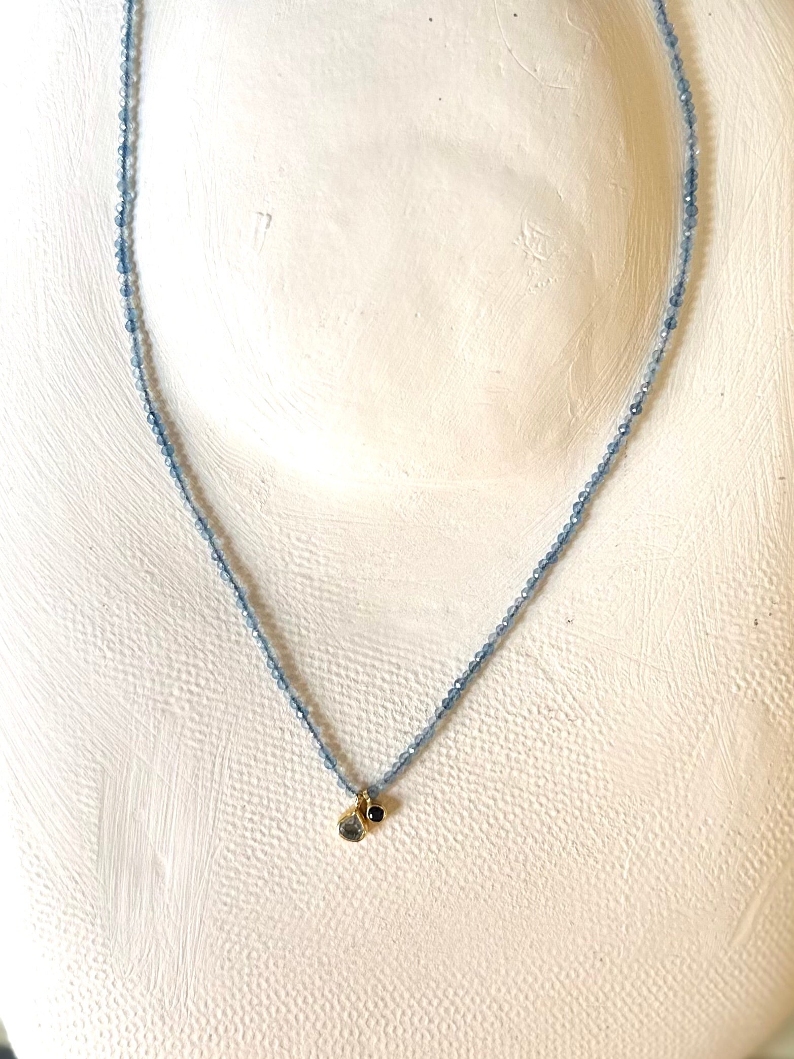 Collares de piedras naturales