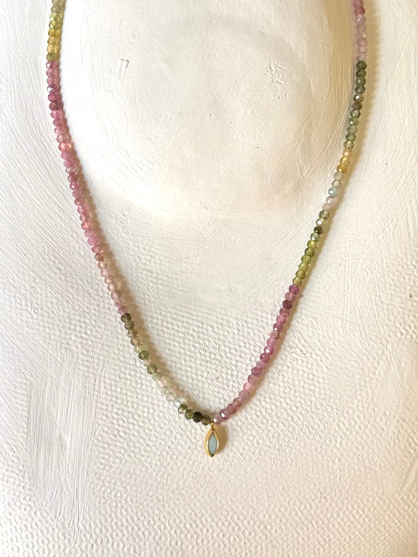 Collares de piedras naturales