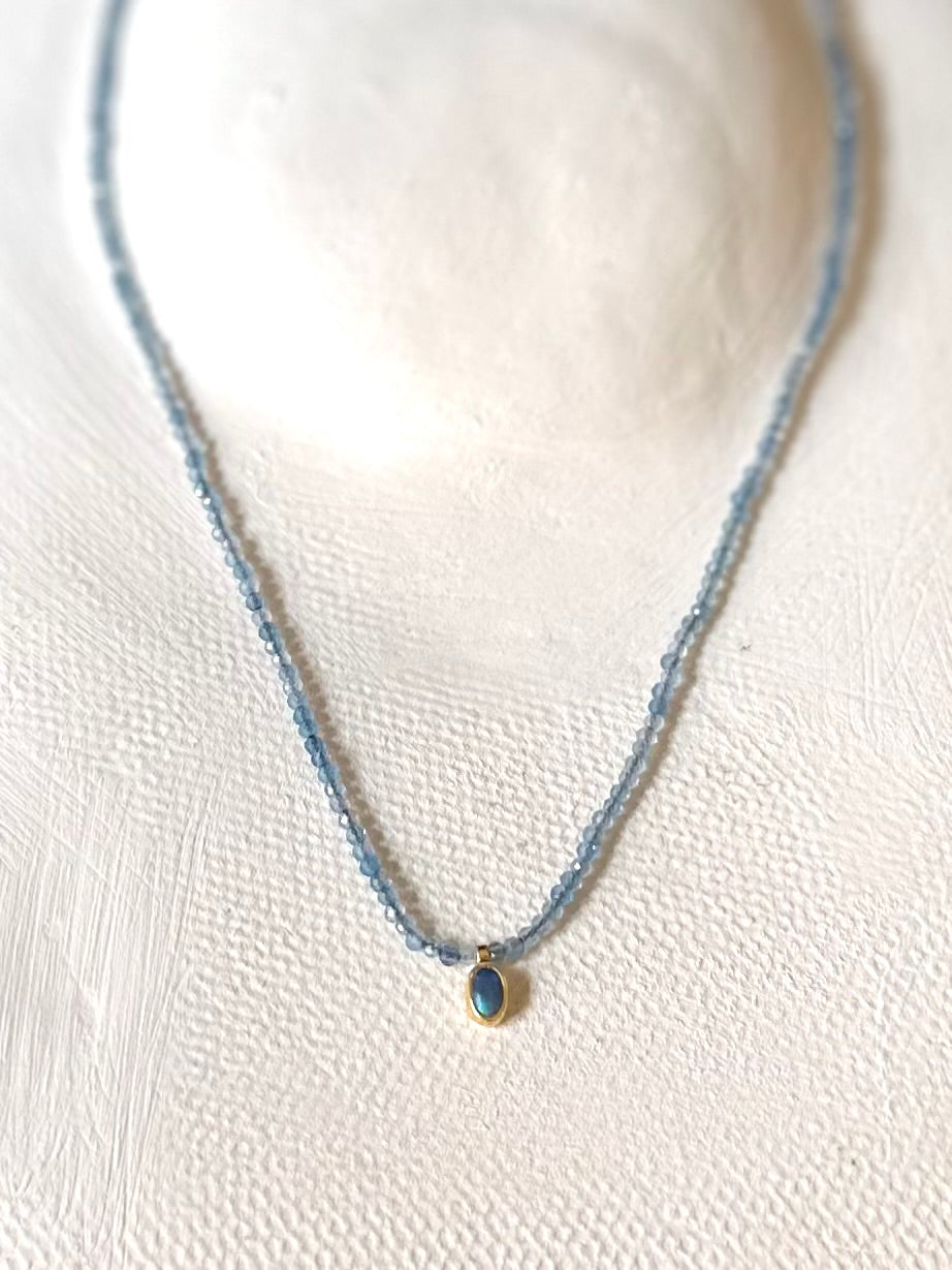 Collares de piedras naturales
