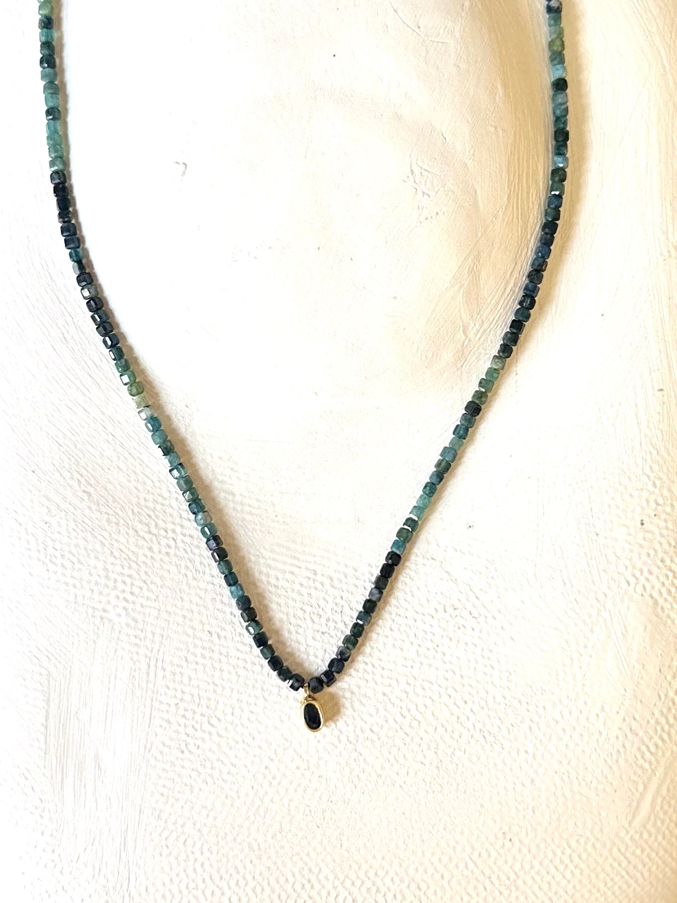 Collares de piedras naturales