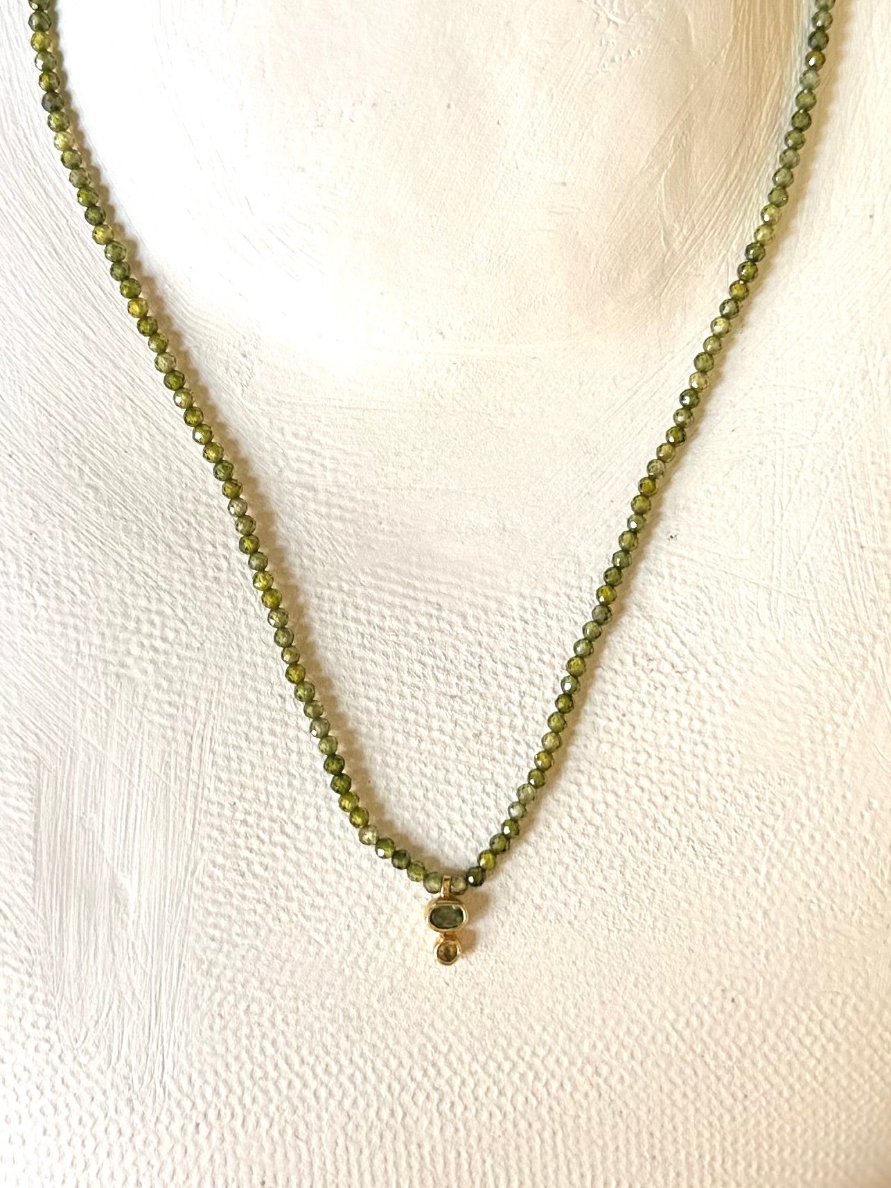 Collares de piedras naturales